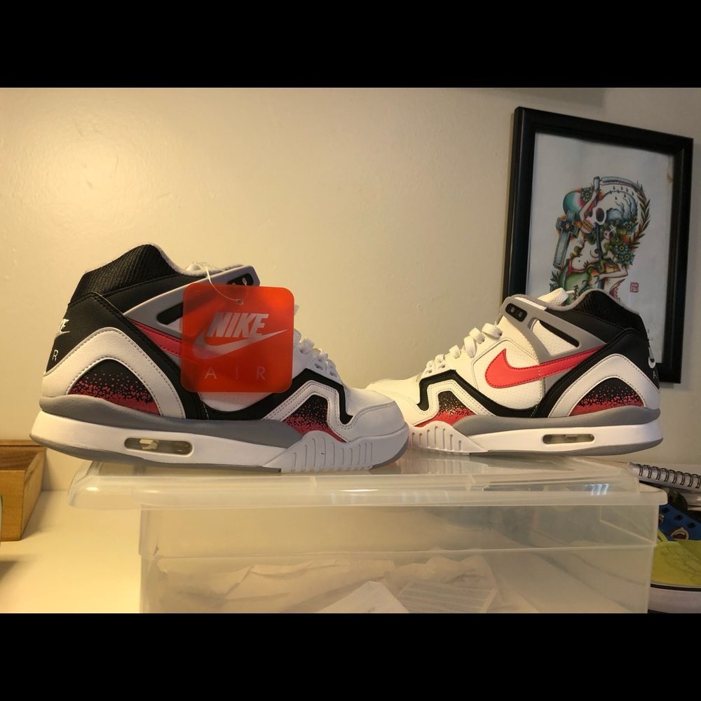 Nike air tech challenge ll size 8
